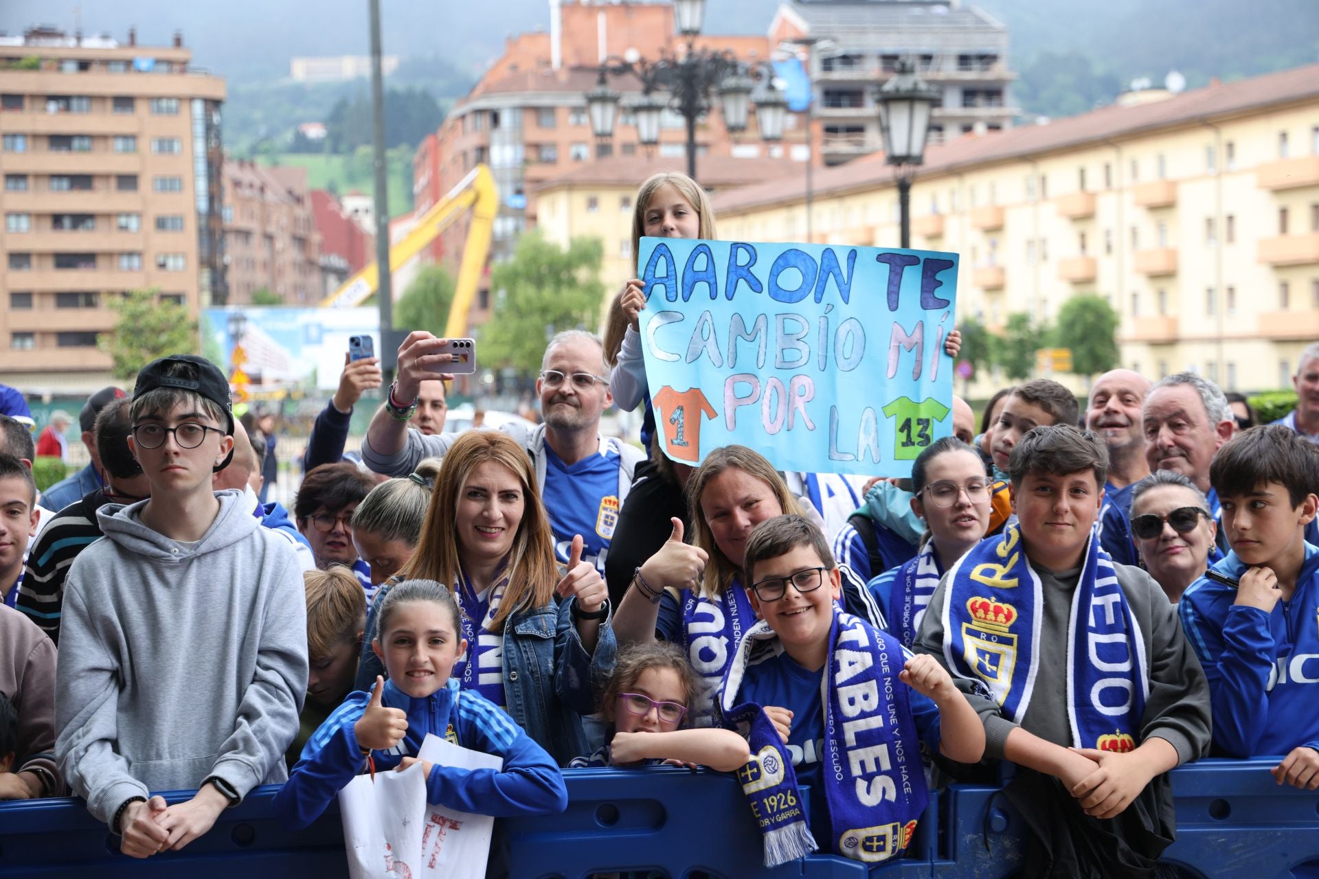 Así fue el recibimiento de la afición del Real Oviedo al equipo