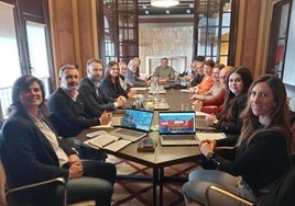 Participantes en la última reunión para la negociación del acuerdo 'Gijón Futuro', cuya vigencia abarcará hasta 2027.