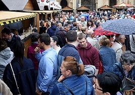 El público en la plaza de la Catedral.