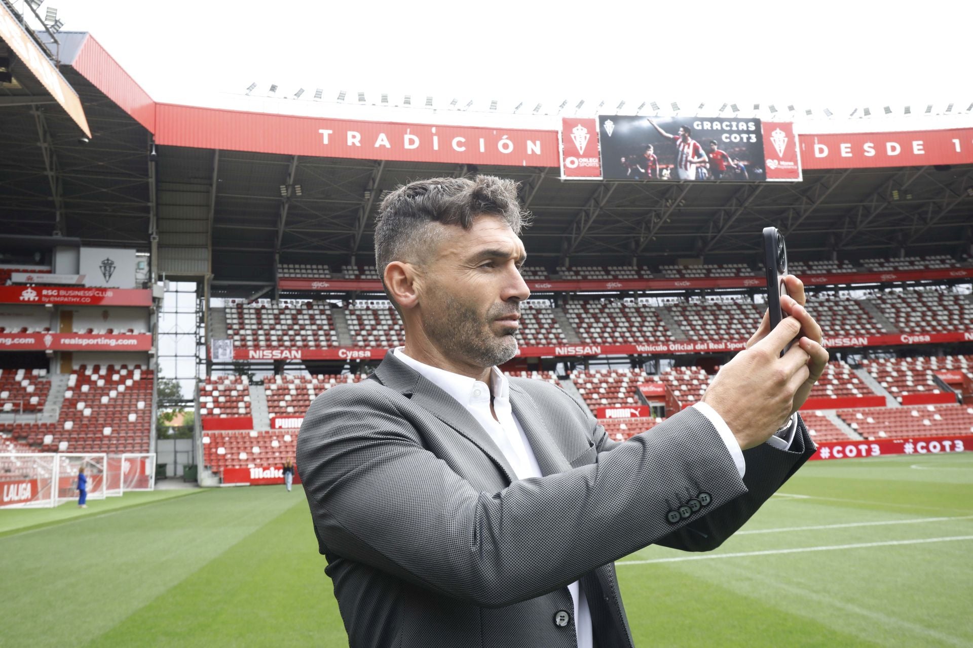 El Molinón y la despedida más íntima de Cote