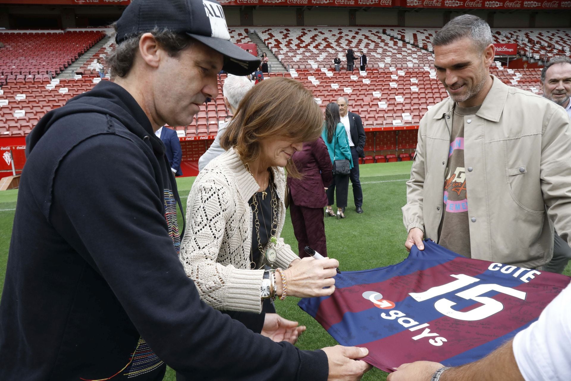 El Molinón y la despedida más íntima de Cote