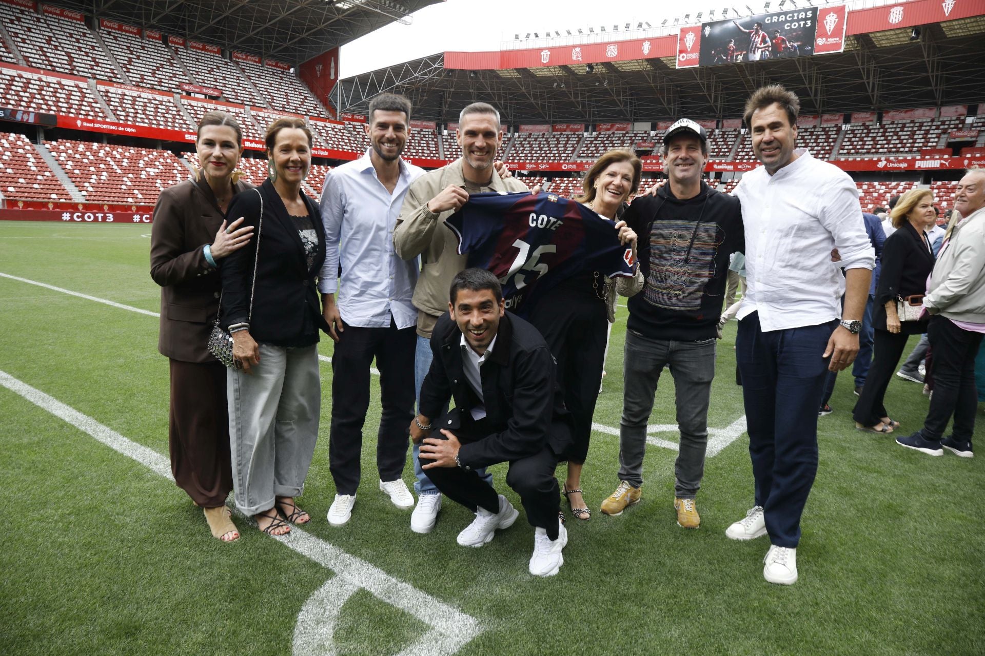 El Molinón y la despedida más íntima de Cote
