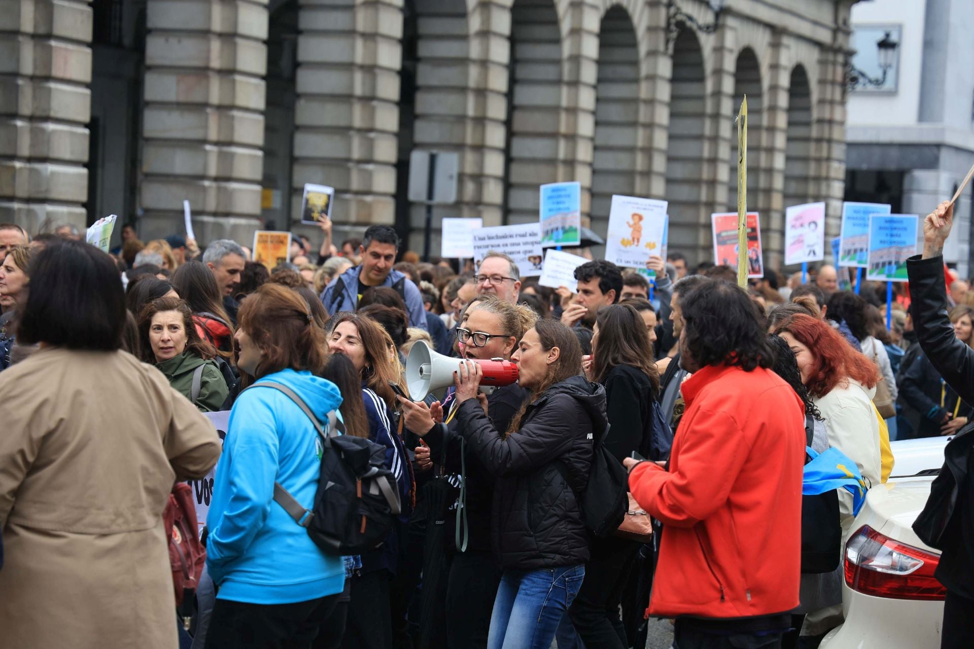 Sonora protesta docente tras la dimisión de la consejera de Educación de Asturias
