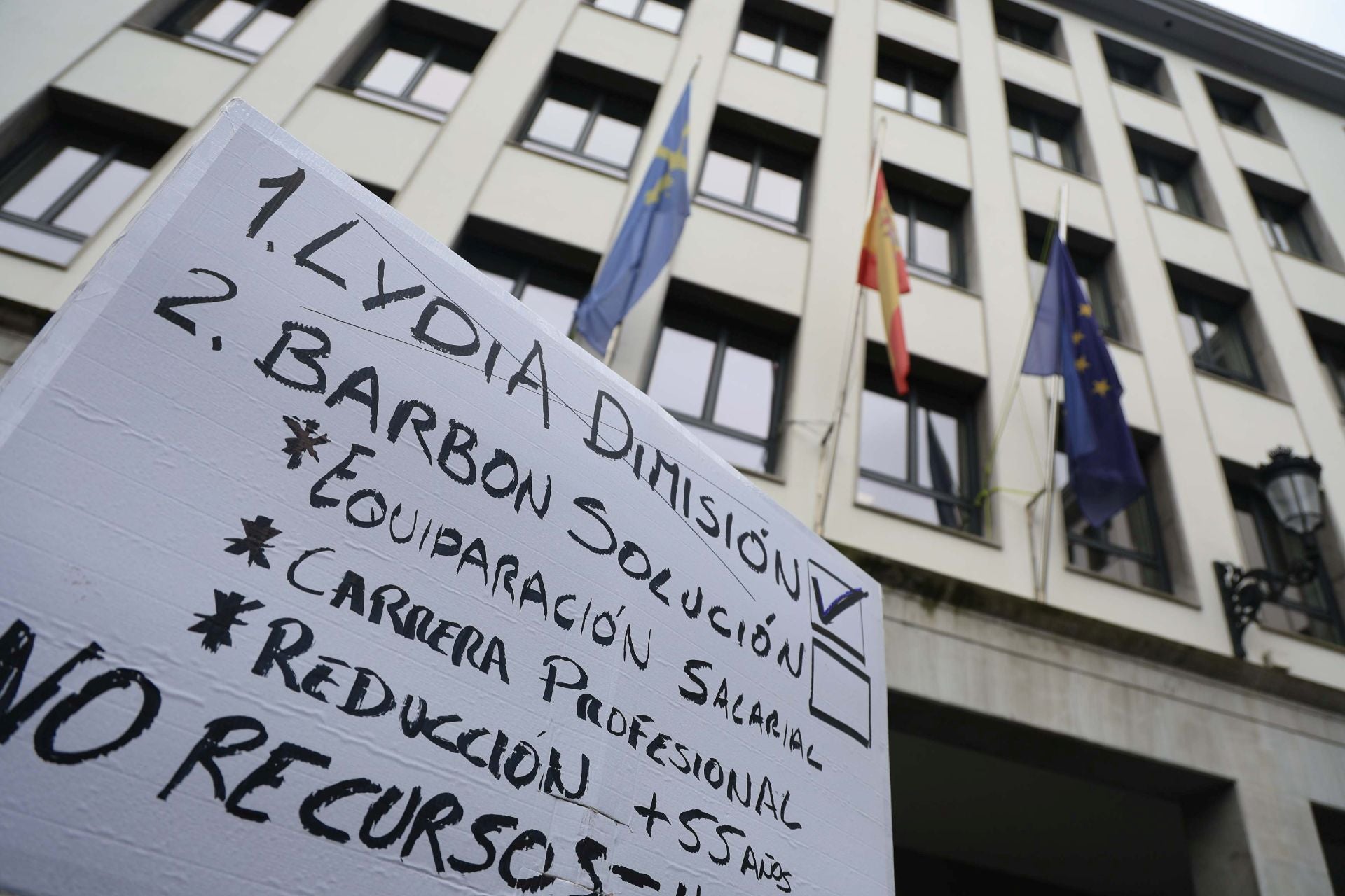 Sonora protesta docente tras la dimisión de la consejera de Educación de Asturias