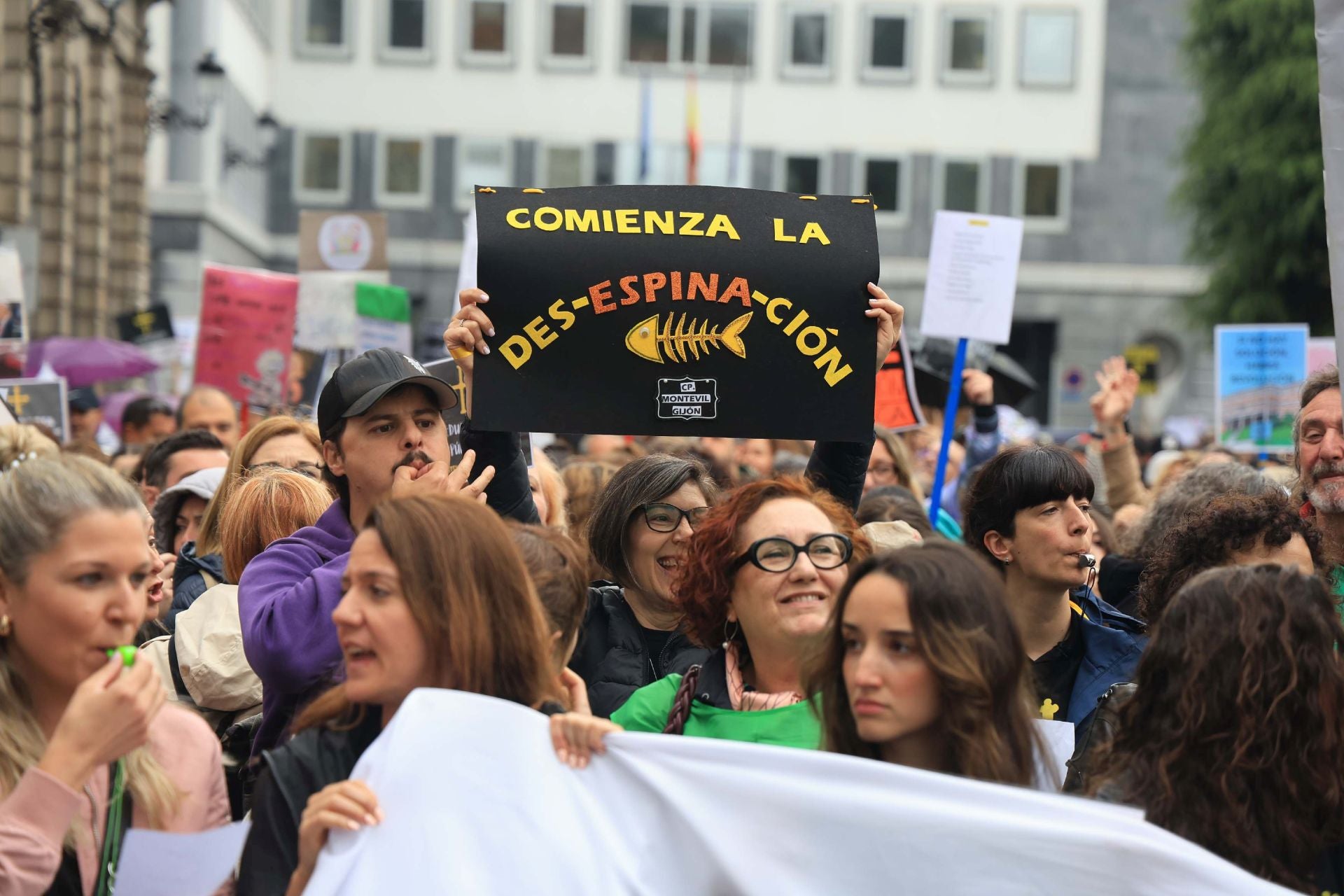 Sonora protesta docente tras la dimisión de la consejera de Educación de Asturias