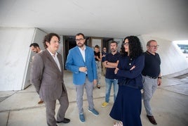 El director del Niemeyer (izquierda) y la consejera de Cultura (derecha) junto al presidente del Principado, el del Puerto y el concejal de Desarrollo Económico en un acto en el centro cultural.