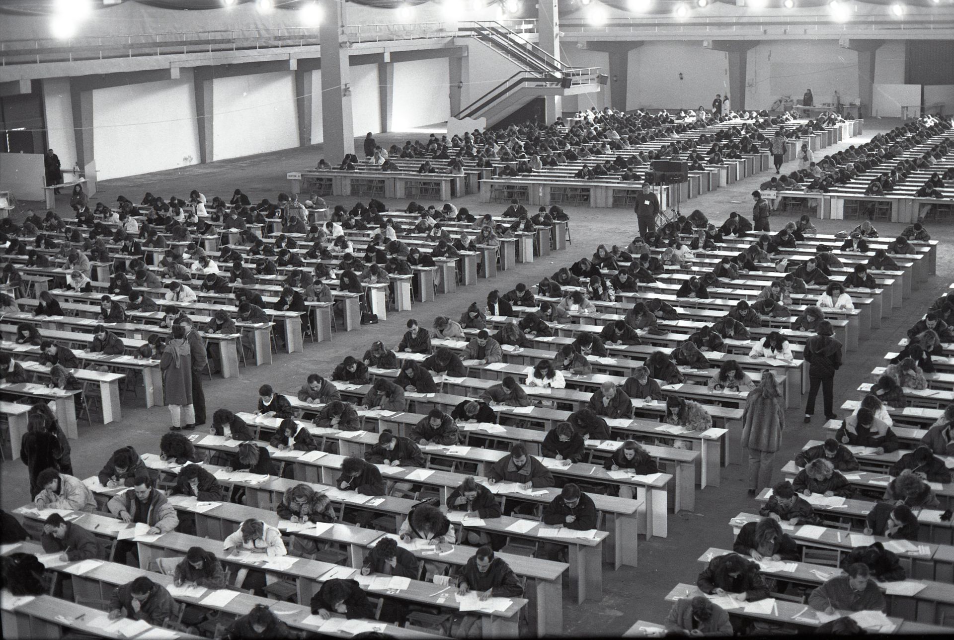Examen de oposición en el recinto ferial Luis Adaro. Gijón. 1990