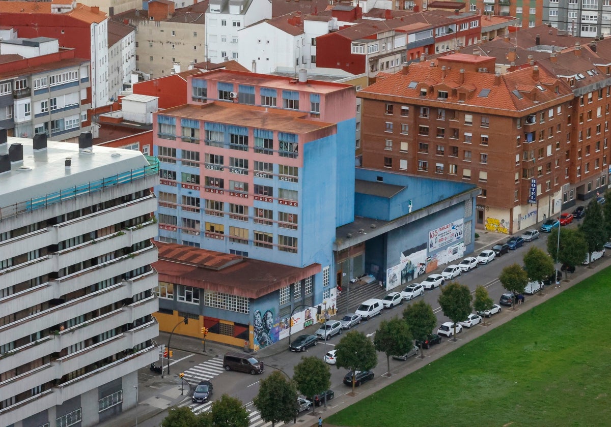 Sindicatos y vecinos celebran el proyecto de reforma integral para la Casa Sindical de Gijón: «Hacía mucha falta»