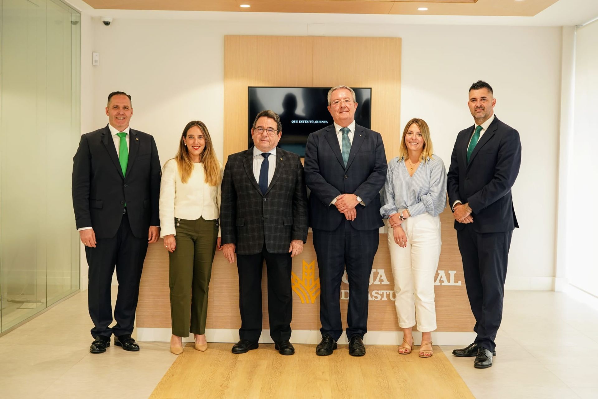 El equipo de la oficina de Salinas y la sucursal de Nuevo Roces.