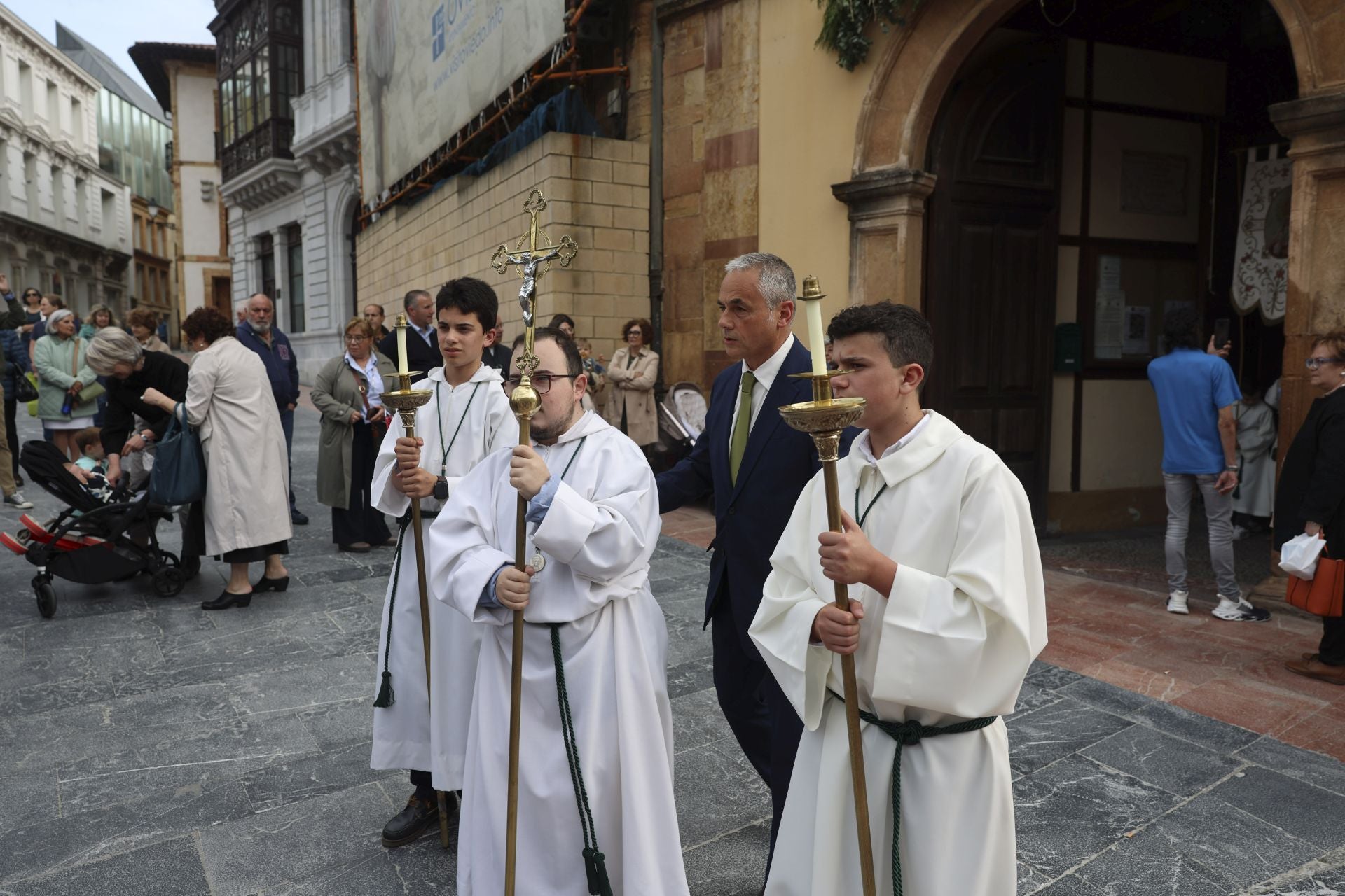 La Esperanza sale en procesión de la capilla de La Balesquida hasta San Tirso