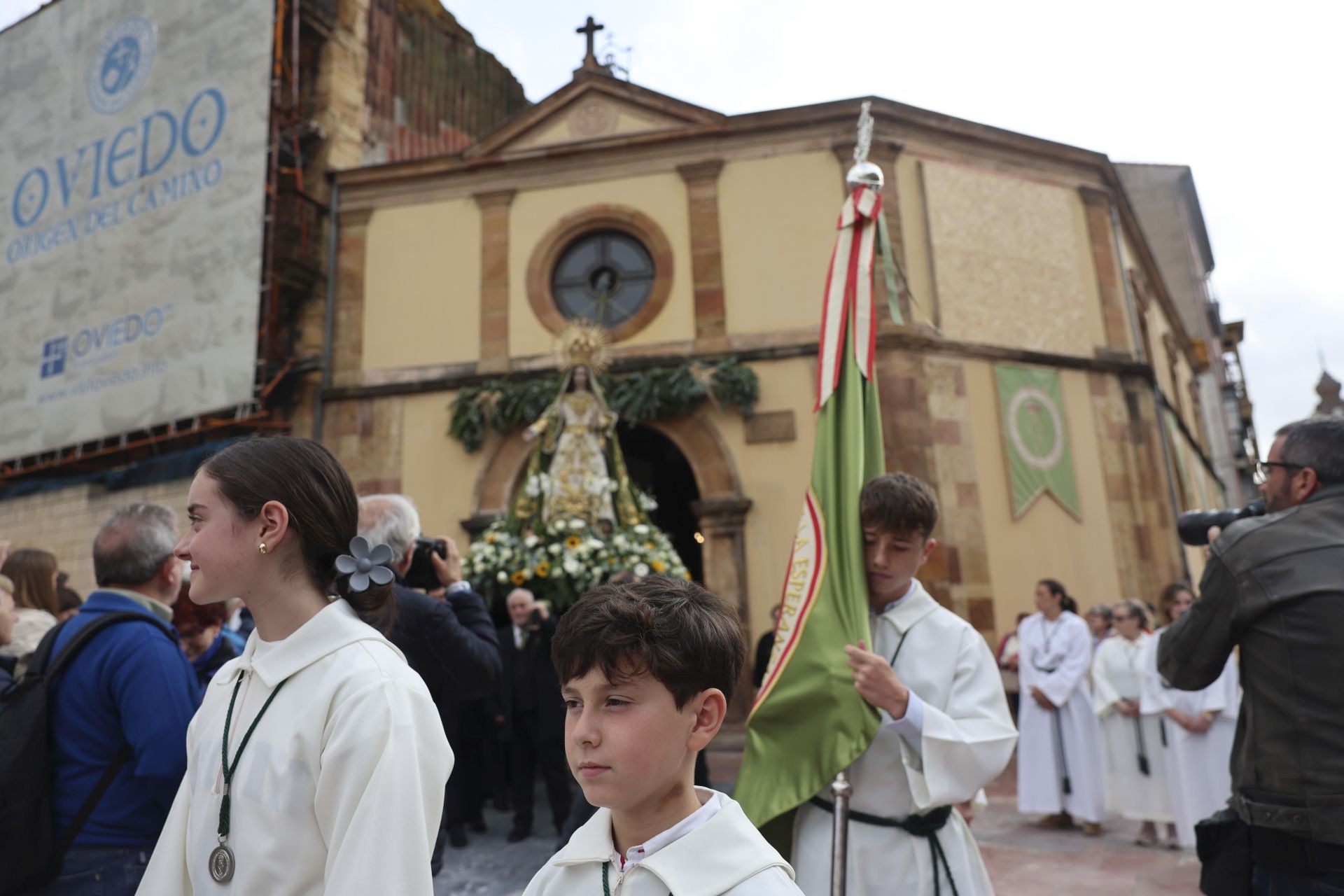 La Esperanza sale en procesión de la capilla de La Balesquida hasta San Tirso