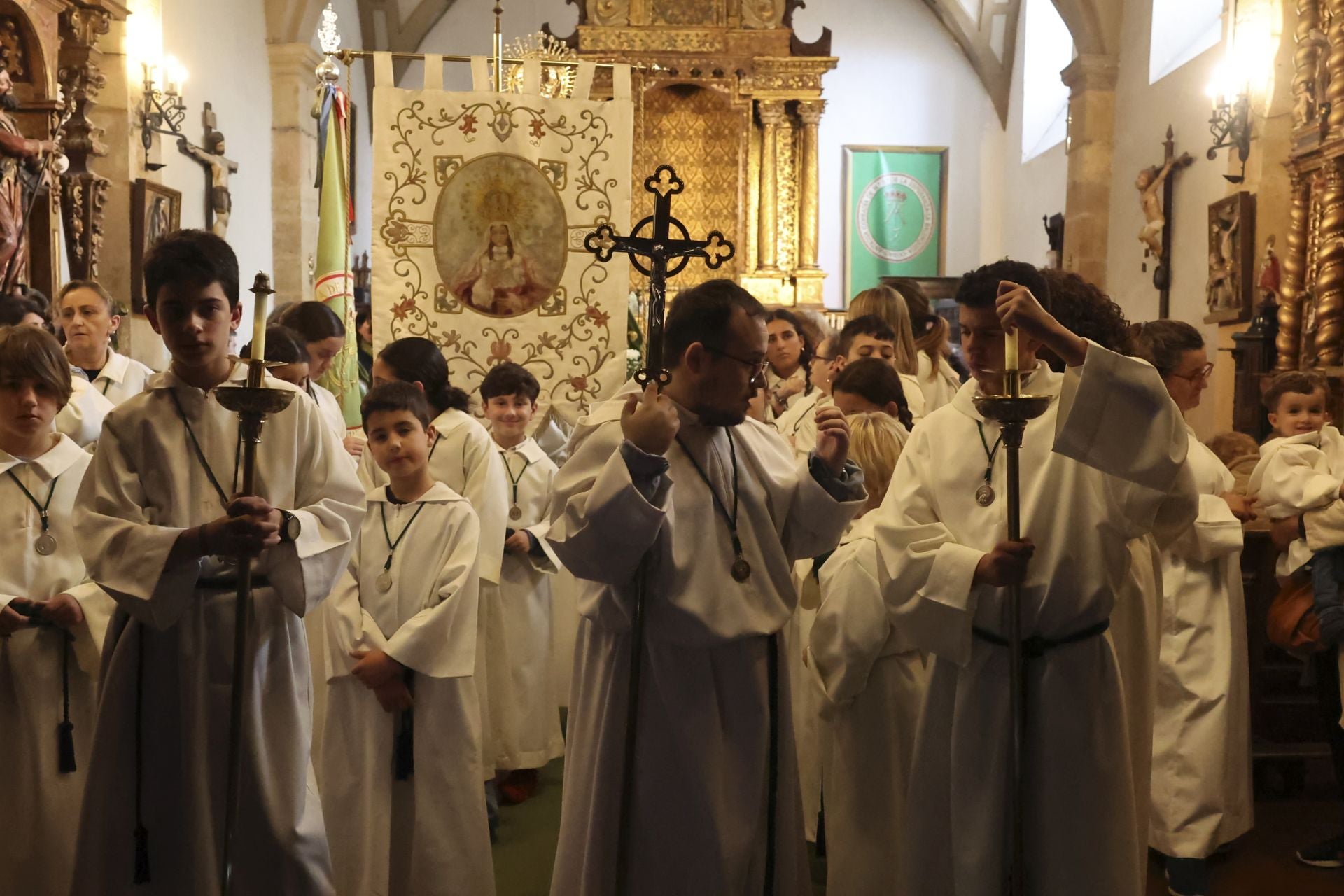 La Esperanza sale en procesión de la capilla de La Balesquida hasta San Tirso