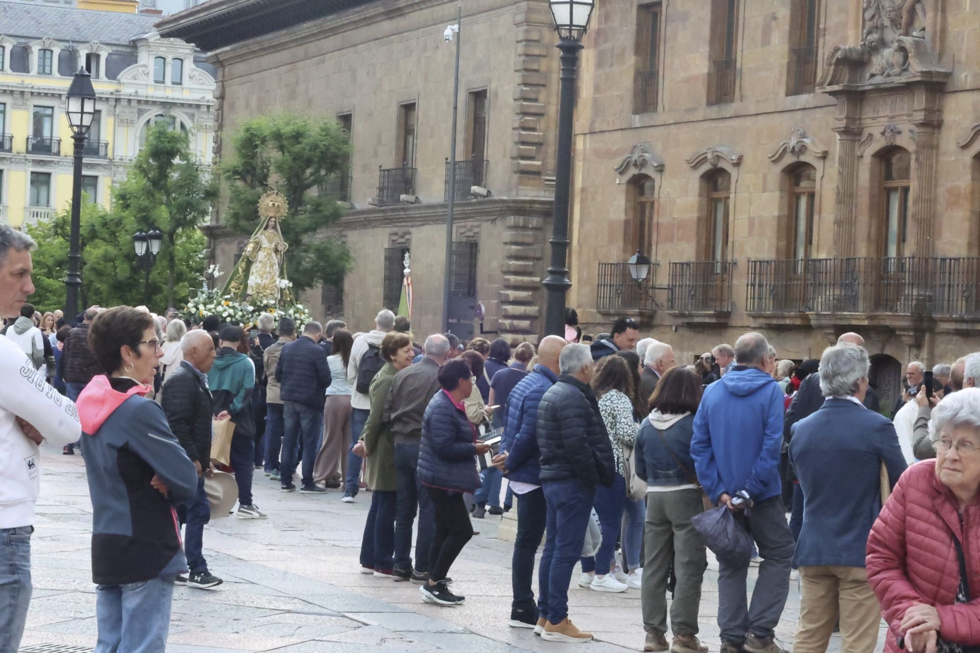 La Esperanza sale en procesión de la capilla de La Balesquida hasta San Tirso