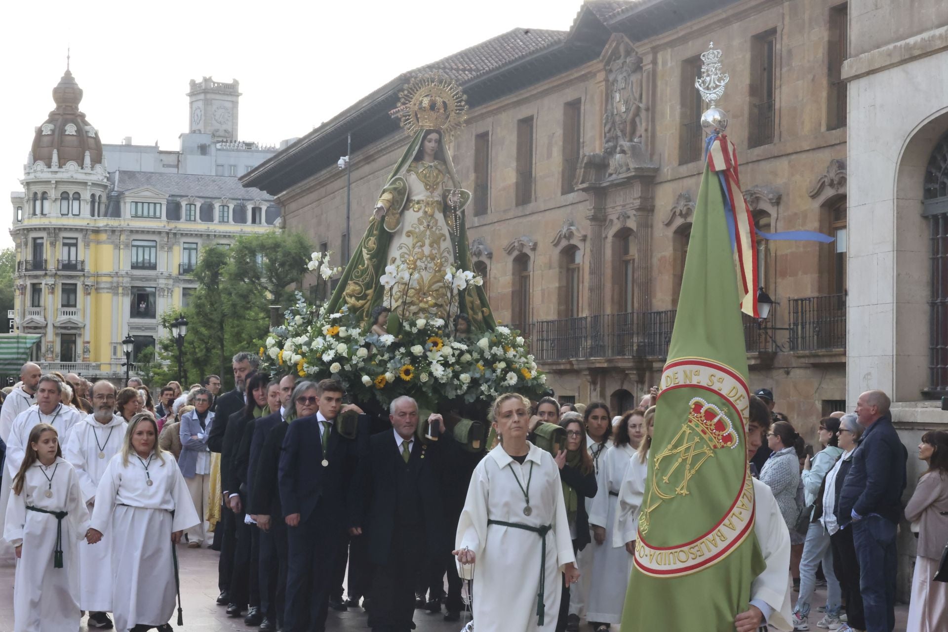 La Esperanza sale en procesión de la capilla de La Balesquida hasta San Tirso