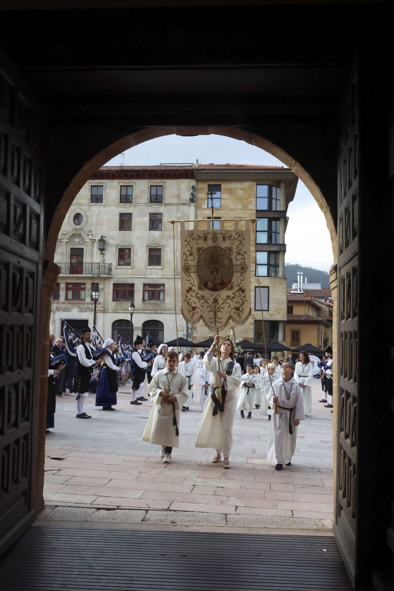 La Esperanza sale en procesión de la capilla de La Balesquida hasta San Tirso