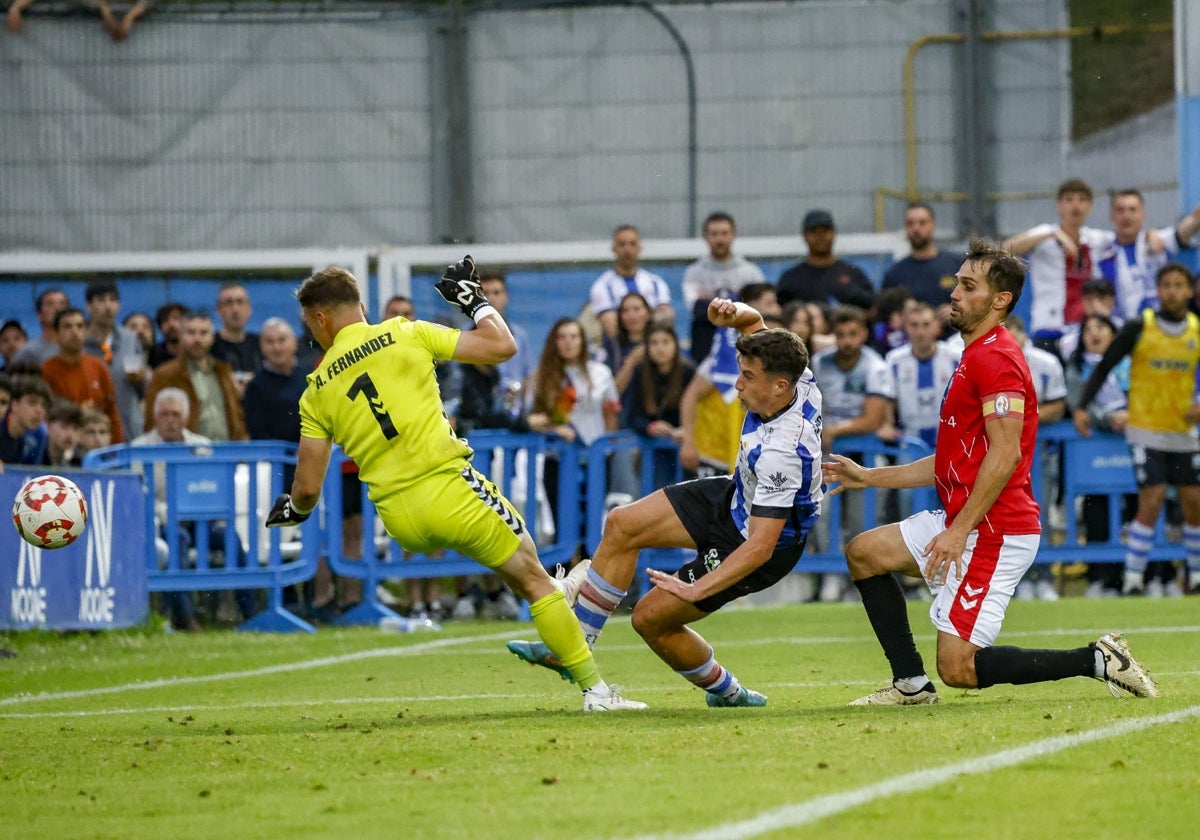 El destino se la devuelve a Davo, extremo del Real Avilés