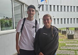 Unai Machado y Sara López en la EPI, quienes iban a realizar el examen de Filosofía.