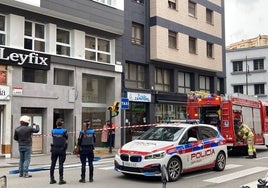 Incendio en un piso de la calle Llanes, en Gijón.