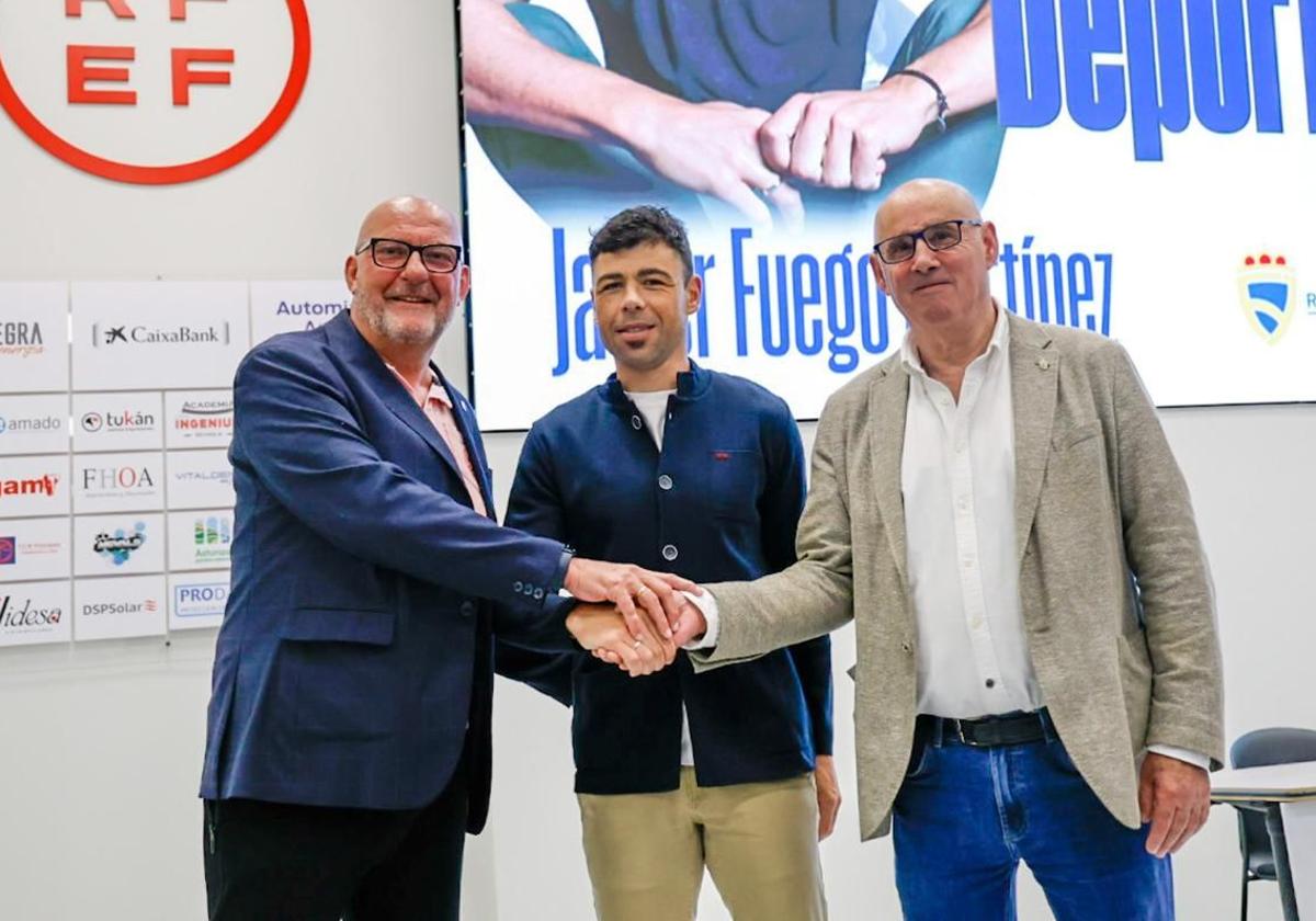 Miguel Rico, Javi Fuego y José Ramón Cuetos Lobo, en la presentación.