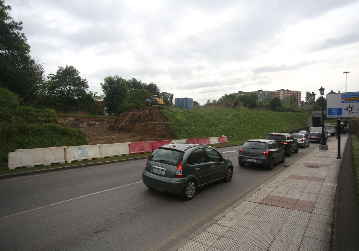 Comienzan las obras previas para la remodelación de la glorieta de Luis Oliver de Oviedo
