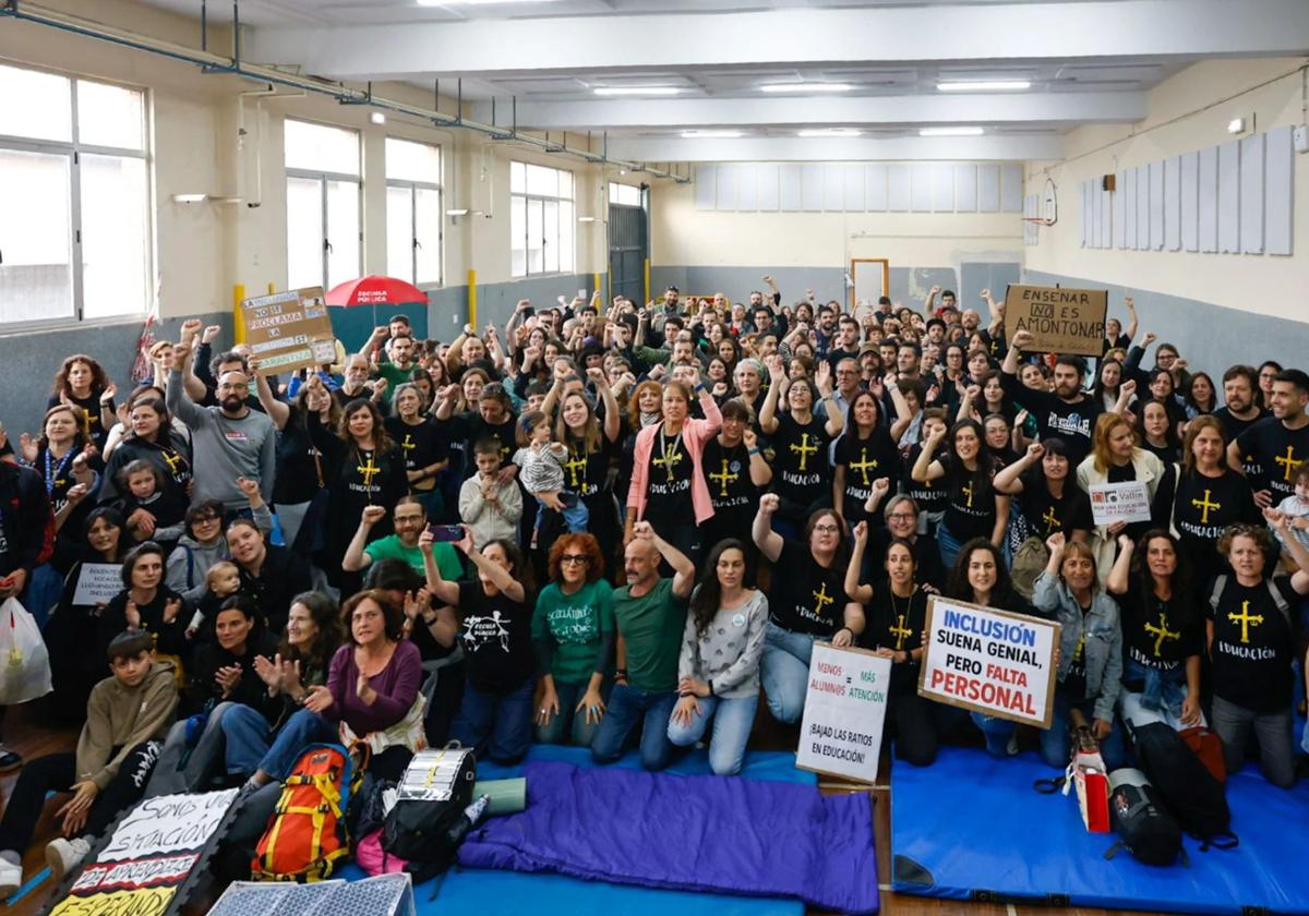 Encierro docente en el IES Fernández Vallín de Gijón.
