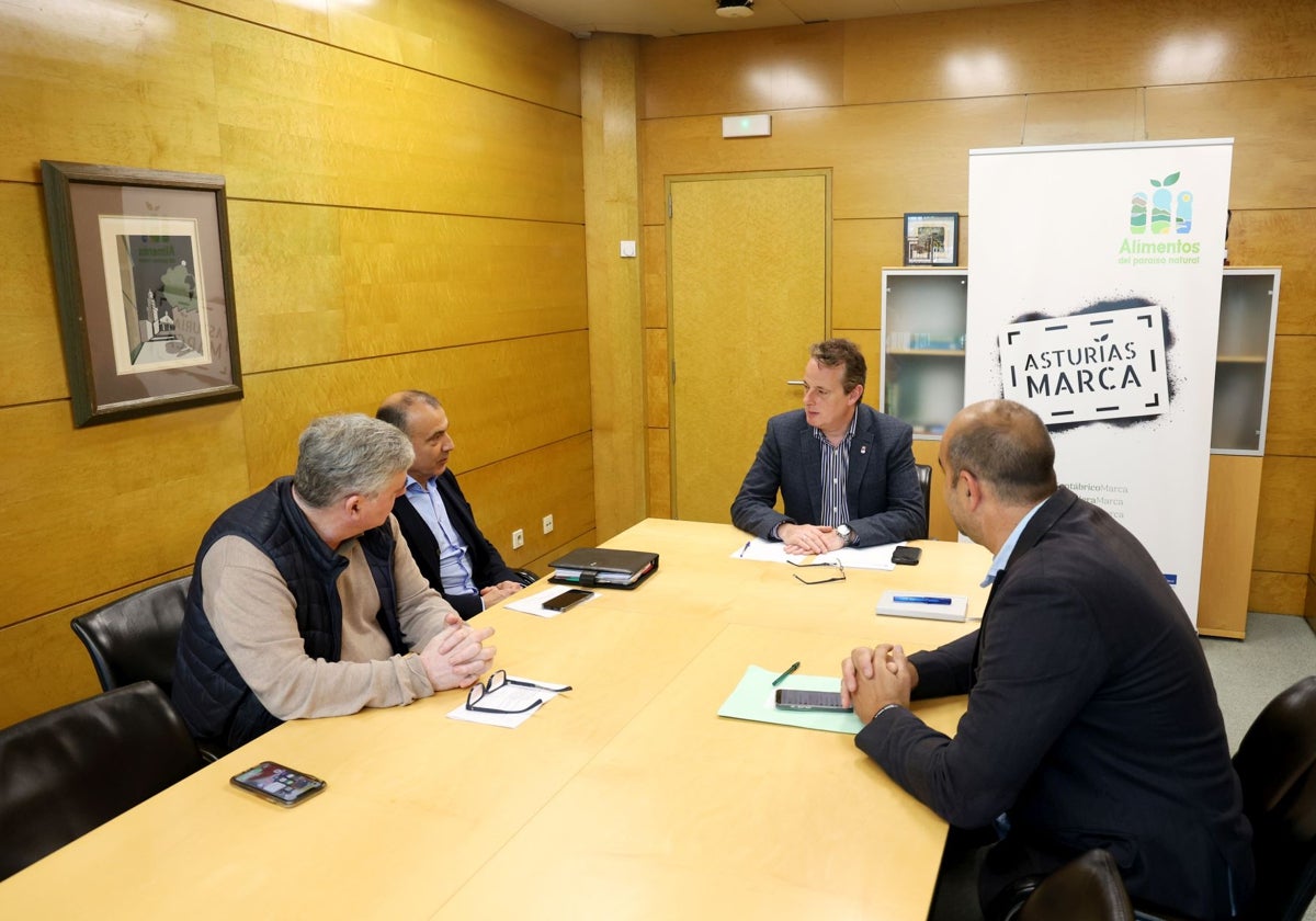 Medio Rural «toma nota» de las necesidades del sector de la manzana para fomentar la plantación
