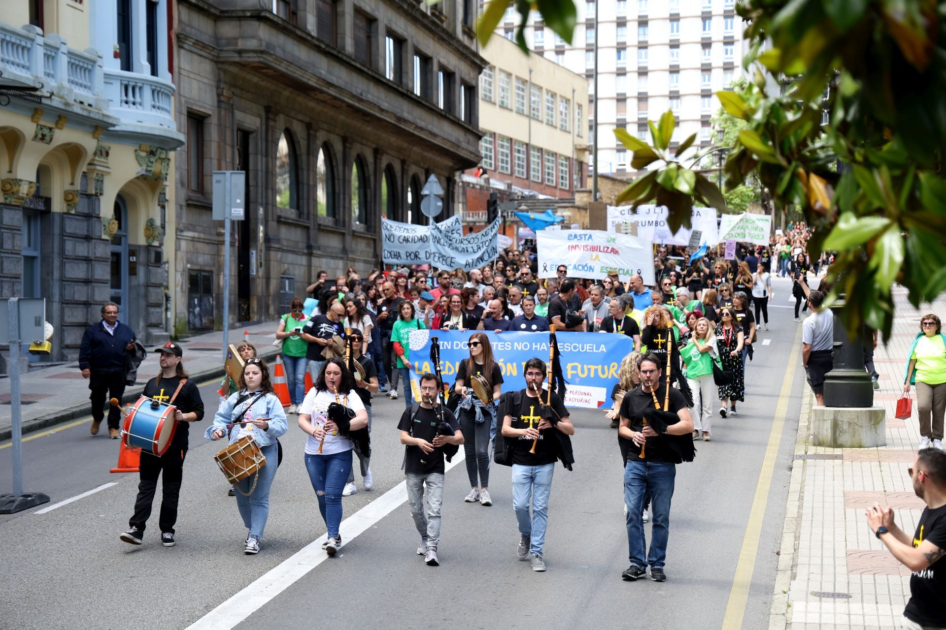 Los docentes no ceden: nueva masiva manifestación en Oviedo por la enseñanza en Asturias