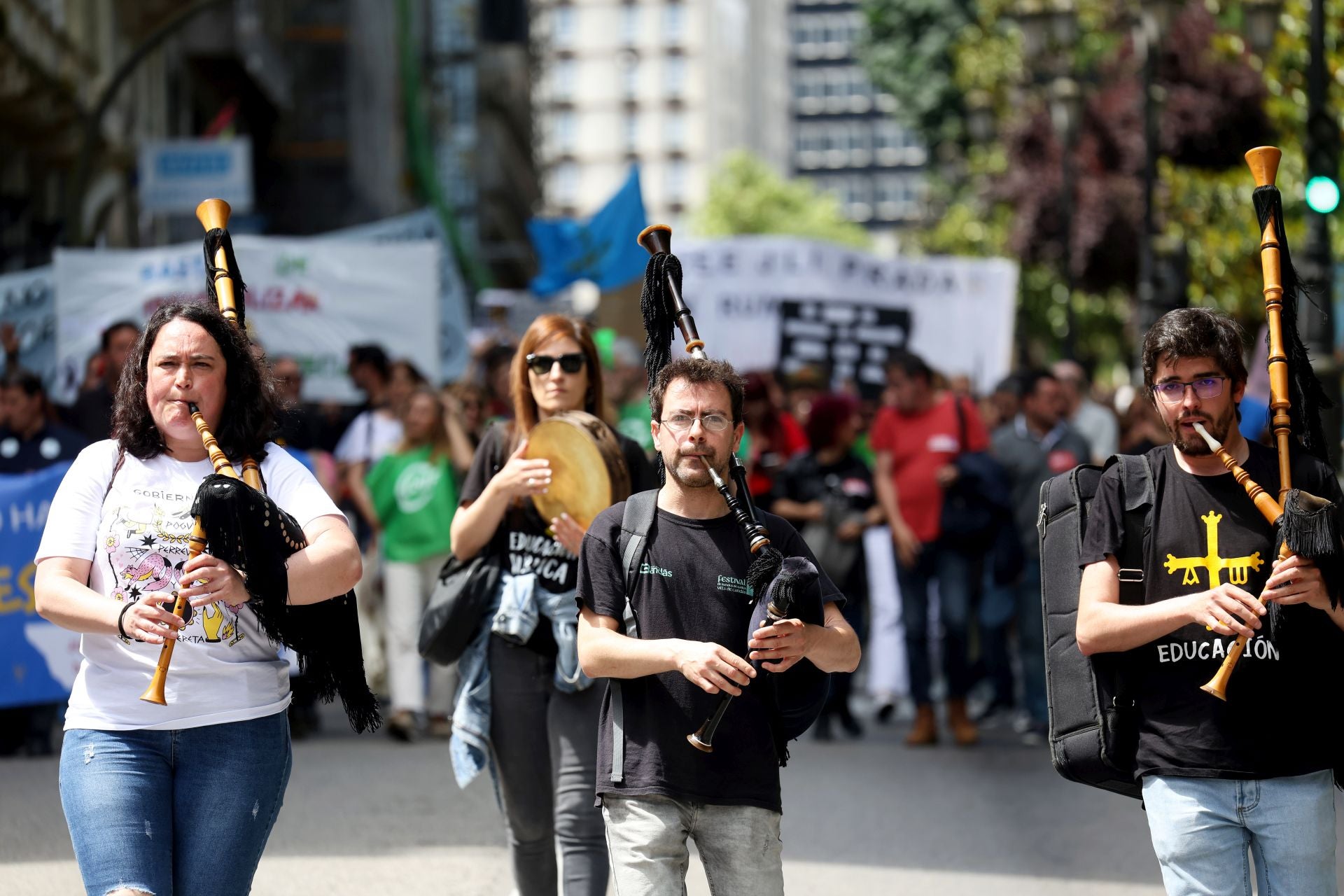 Los docentes no ceden: nueva masiva manifestación en Oviedo por la enseñanza en Asturias