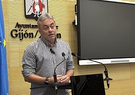El concejal Ramón Tuero, del PSOE, en la sala de prensa municipal.