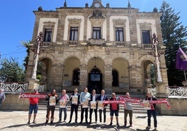 Presentación de la campaña para limpiar la playa de Rodiles.