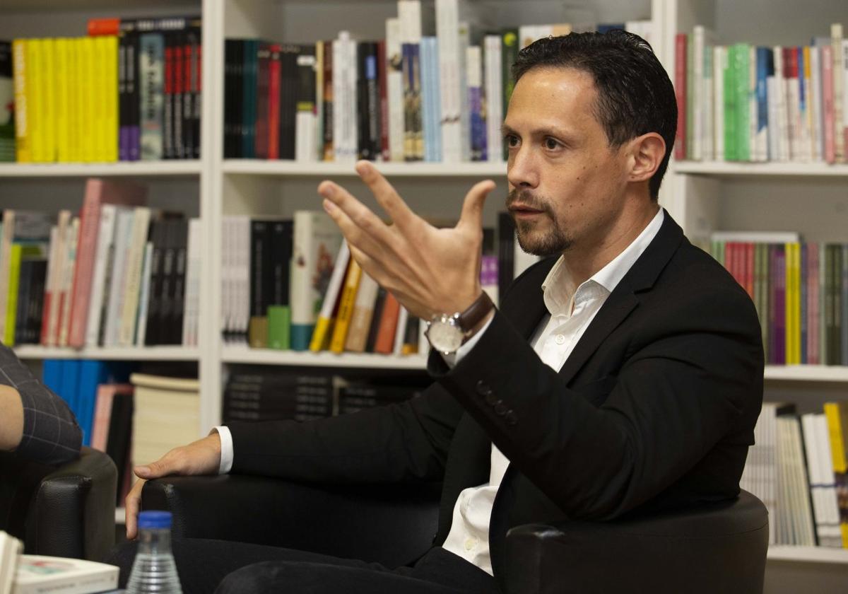 José Luis Díaz Caballero, durante una presentación en Gijón.