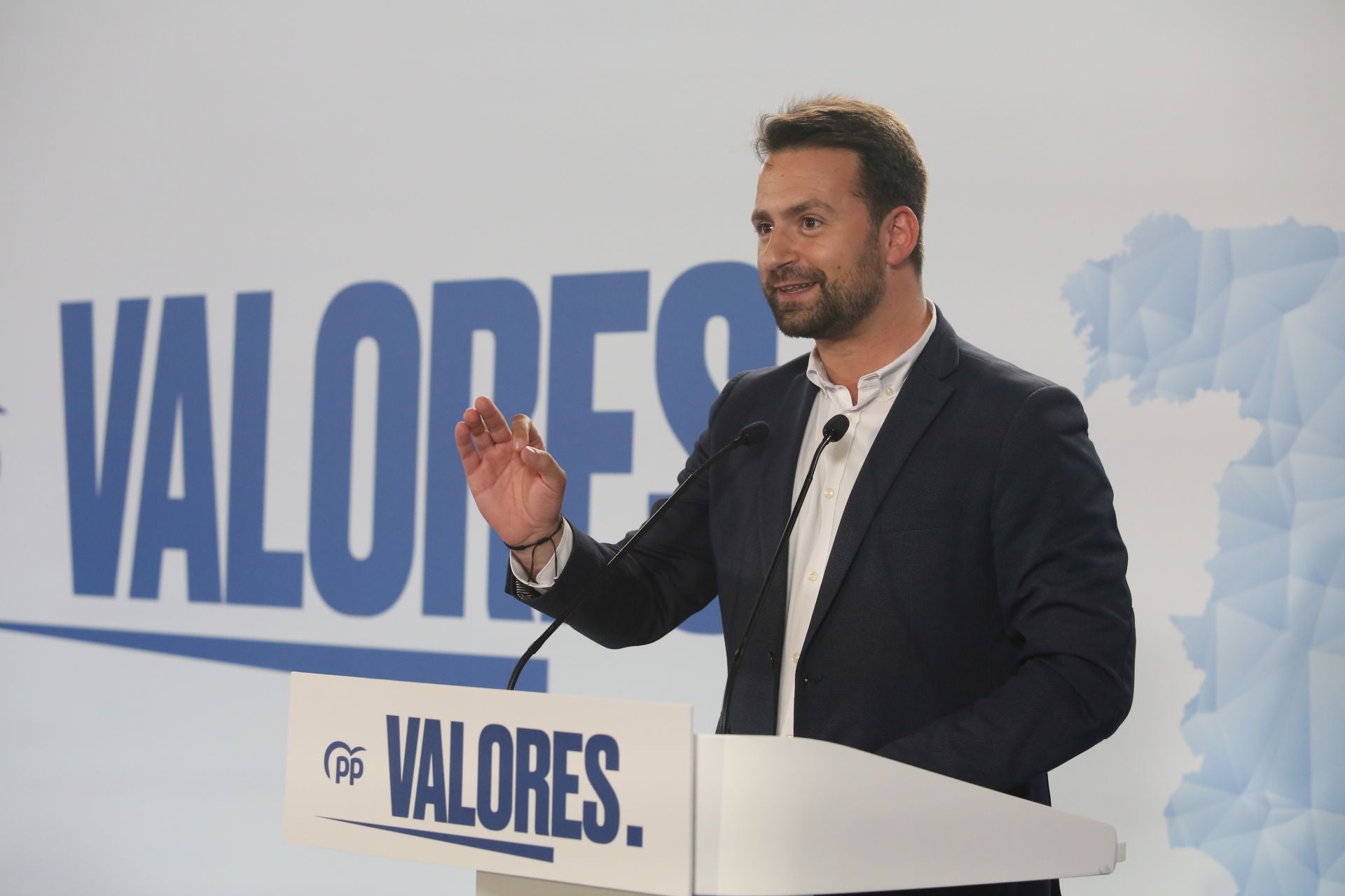 El encuentro de Feijóo con afiliados en Oviedo, en imágenes