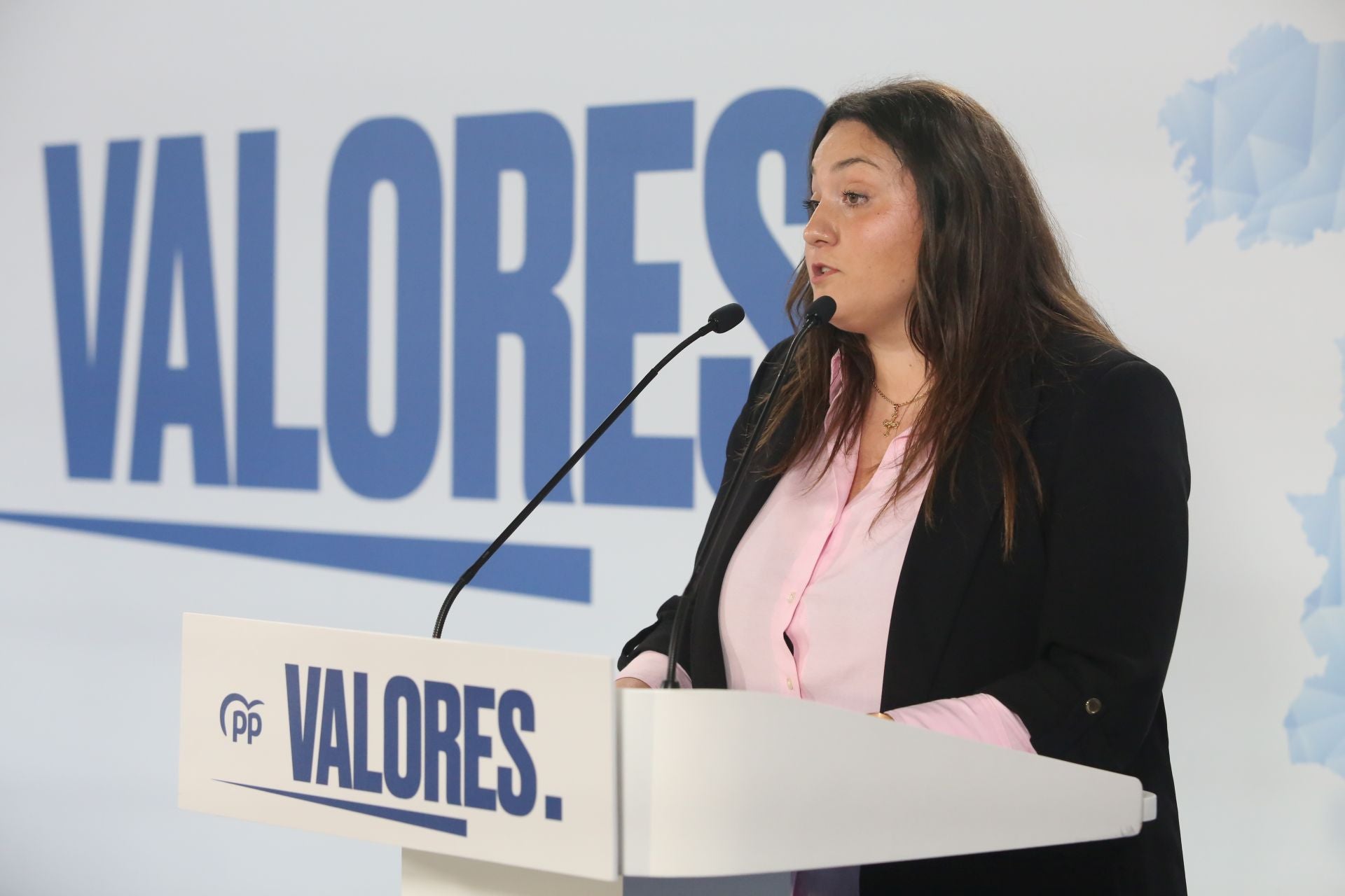 El encuentro de Feijóo con afiliados en Oviedo, en imágenes