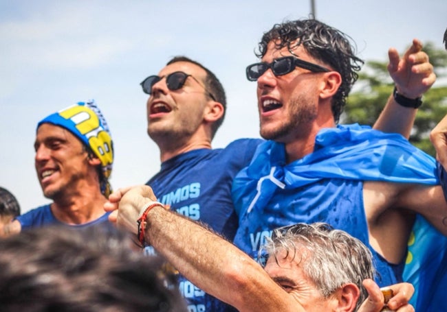 Joel Jiménez, a la derecha, en la fiesta del ascenso del Talavera.