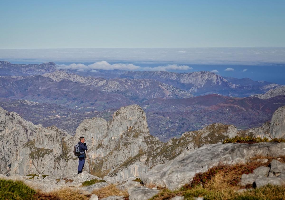 Imagen principal - A Peña Maín desde Sotres: una travesía por el macizo central de los Picos de Europa