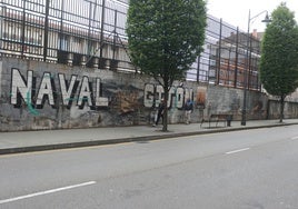 Mural alusivo a las movilizaciones de Naval Gijón, en El Natahoyo.