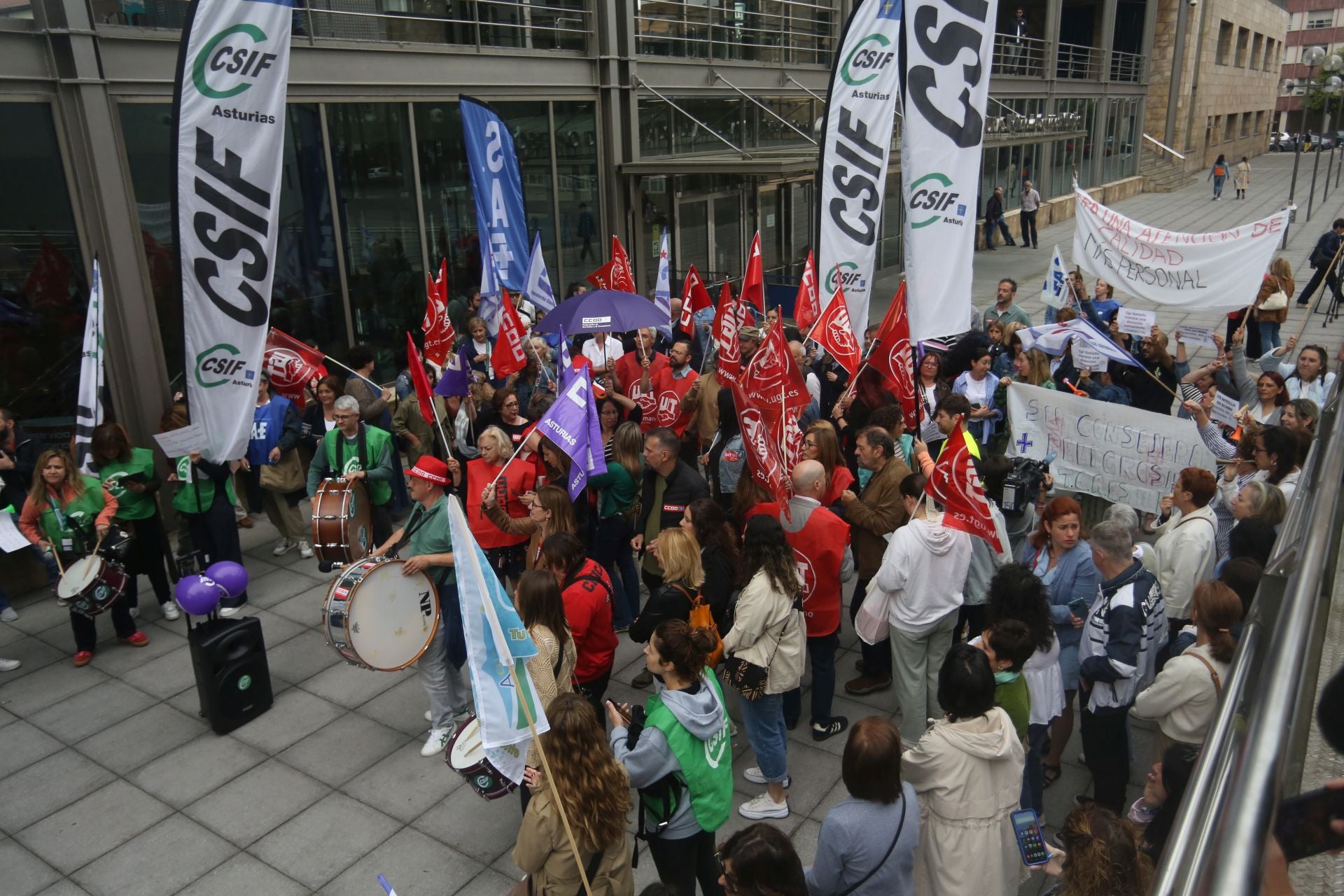 Manifestación en Oviedo de más de un centenar de trabajadores del ERA