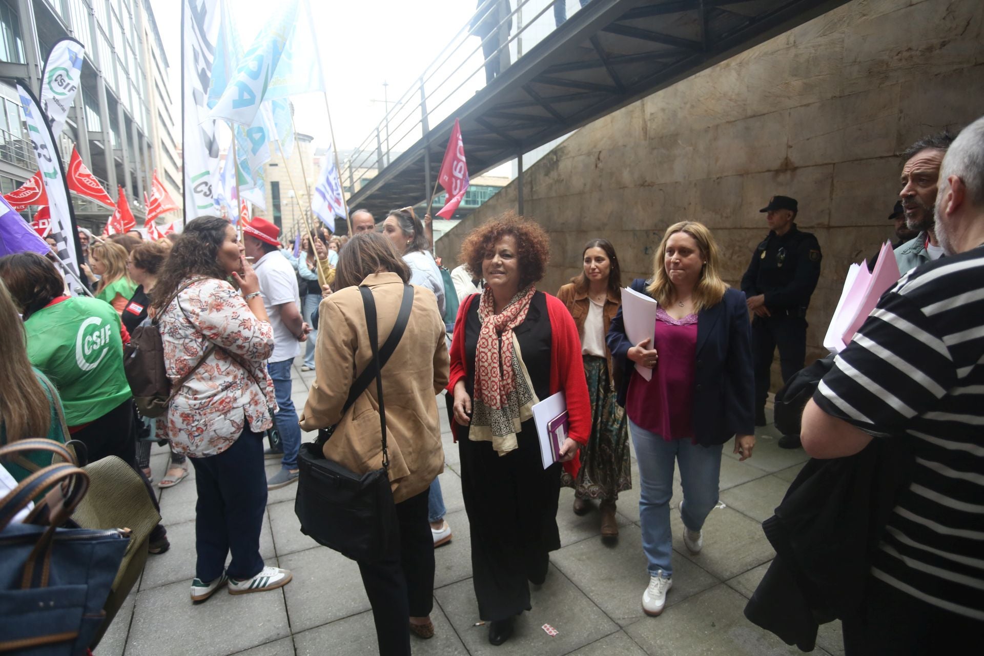 Manifestación en Oviedo de más de un centenar de trabajadores del ERA