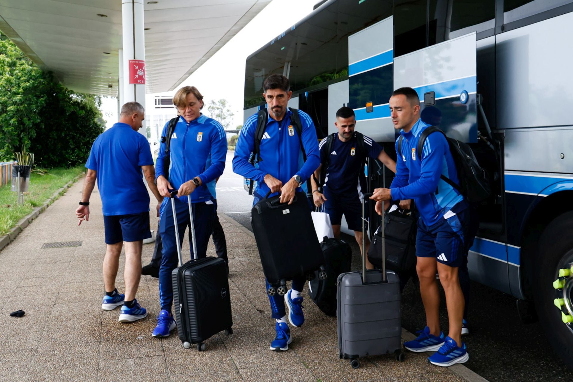 El Real Oviedo comienza su aventura hacia el ascenso: primera parada, Almería