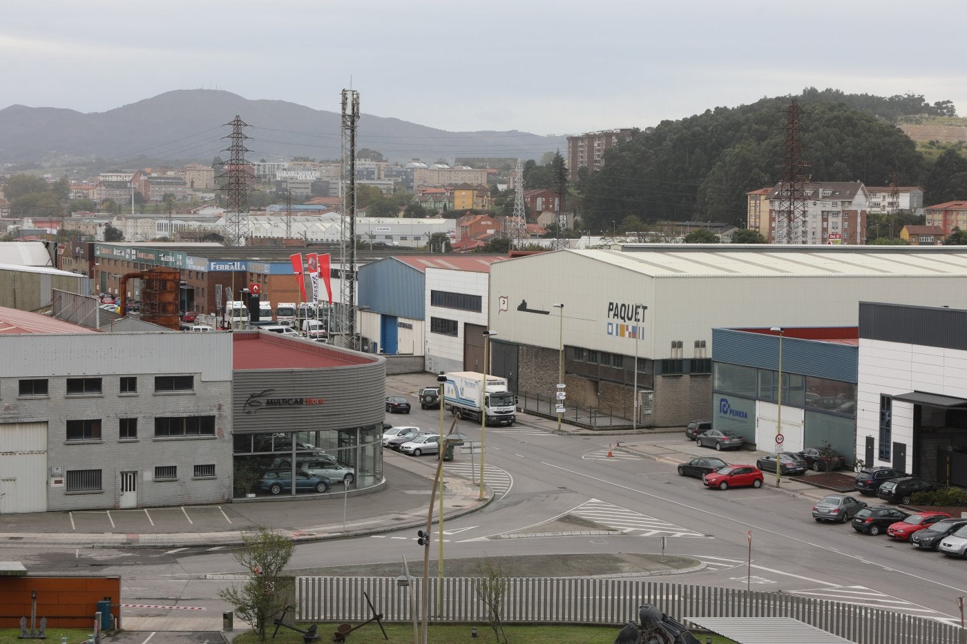 Empresas asentadas en el polígono de la margen izquierda de la ría.