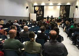 Imagen de una de las asambleas de profesores, esta de SUATEA, celebrada en el IES Alfonso II, de Oviedo.