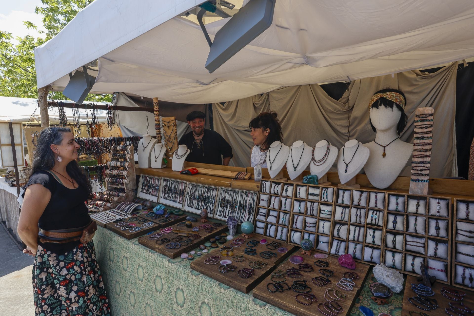 El Xixón Folk da la bienvenida al verano en Viesques