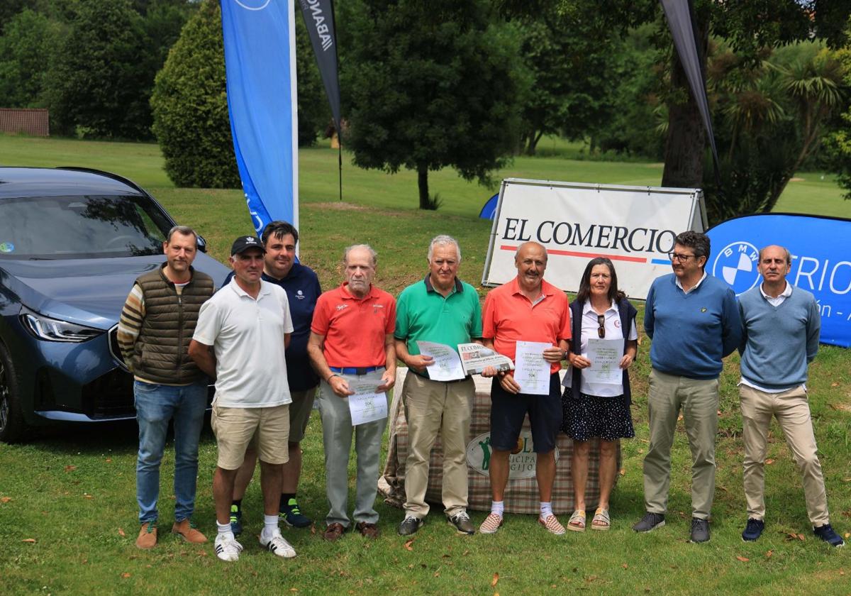 Los ganadores posan en la tradicional foto de familia al término de la prueba disputada en El Tragamón.