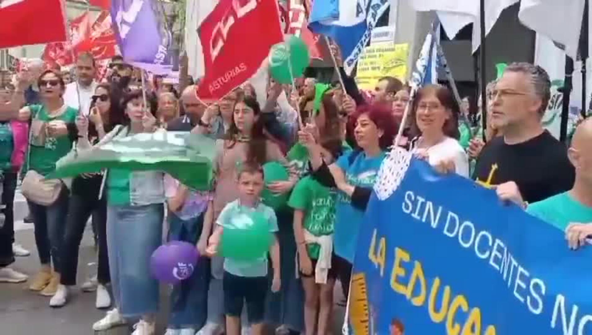 Los docentes asturianos vuelven a la calle: «Ni un paso atrás»