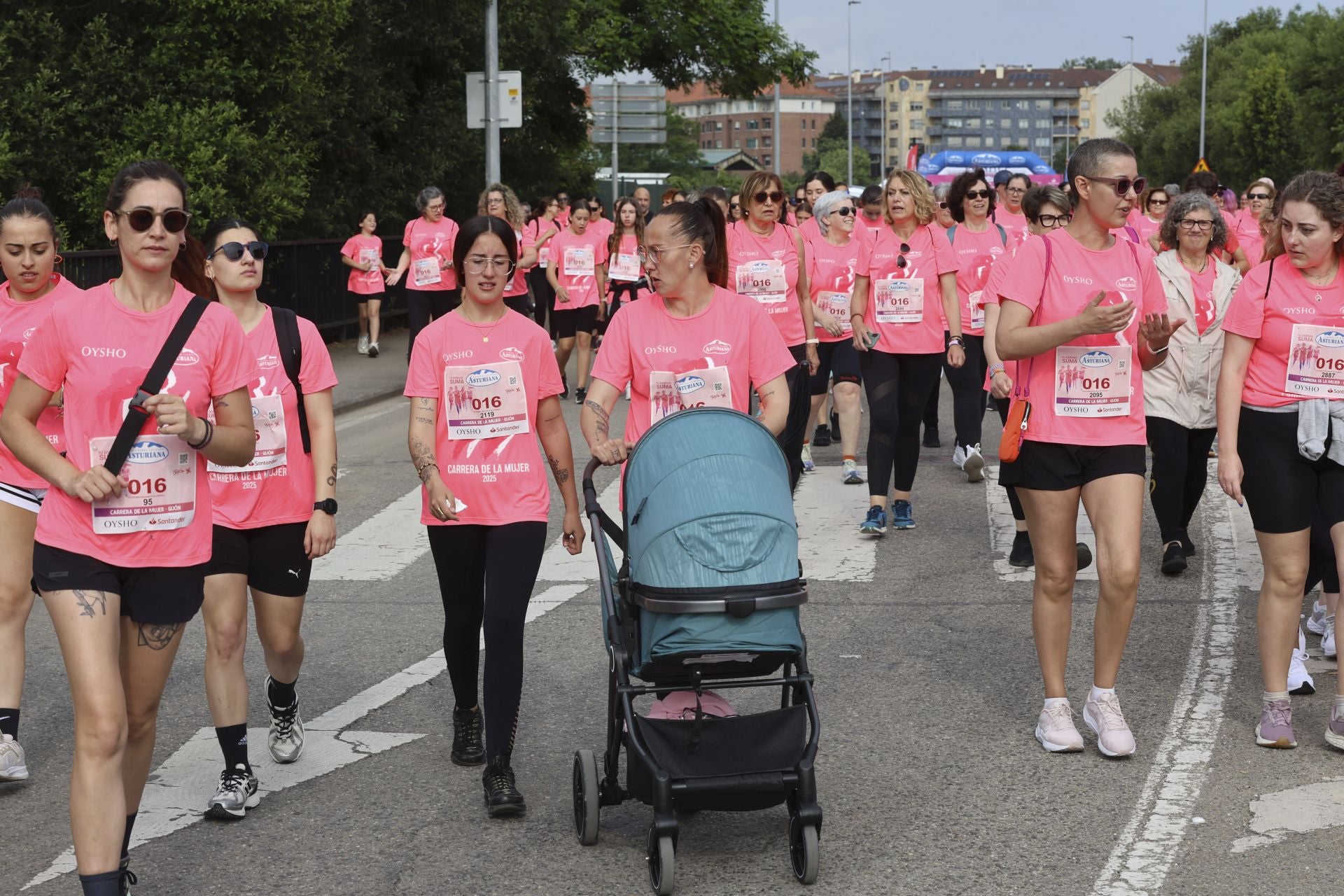 Carrera de la Mujer | Imparable marea rosa en Gijón