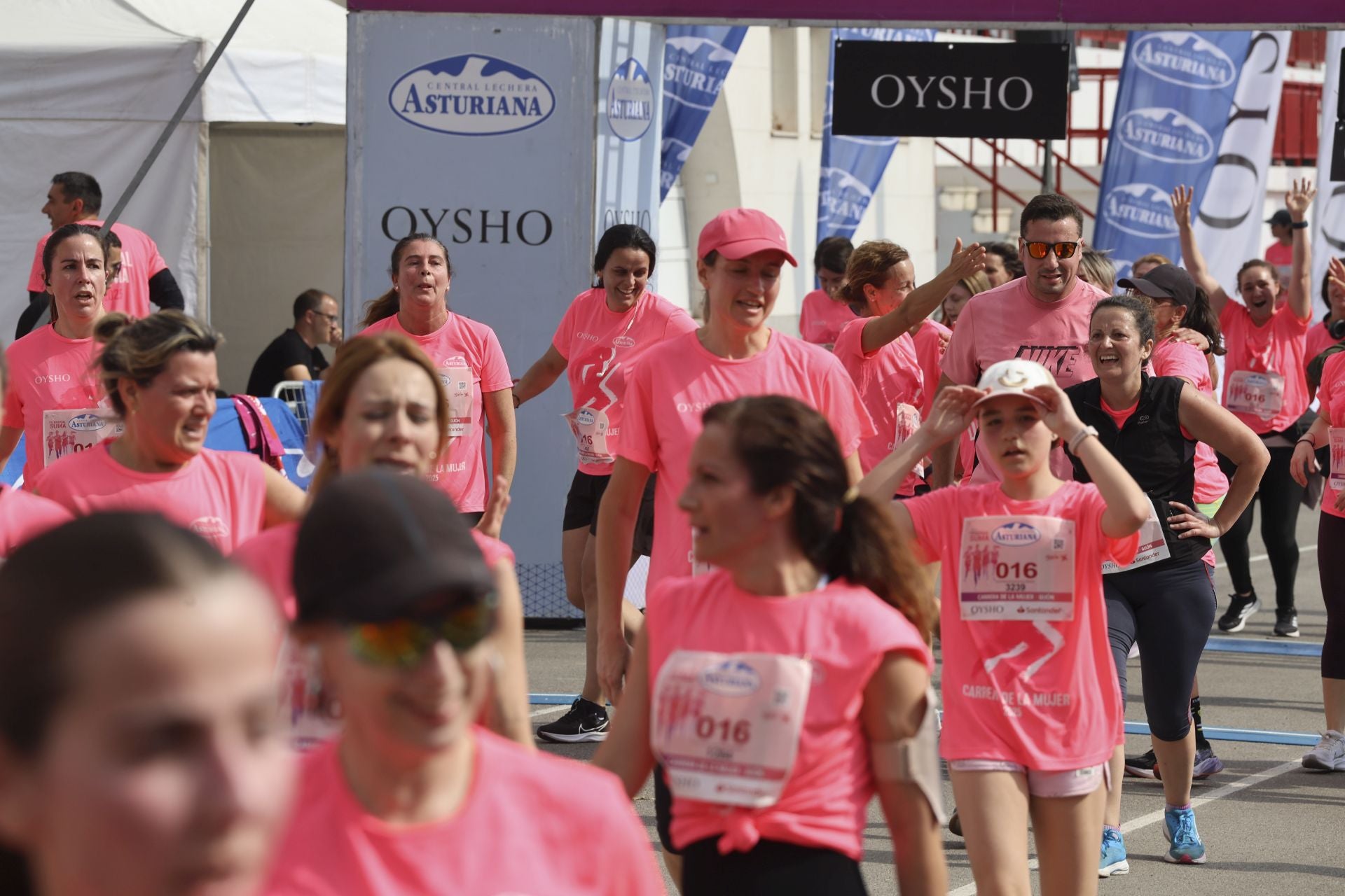 Carrera de la Mujer | Imparable marea rosa en Gijón