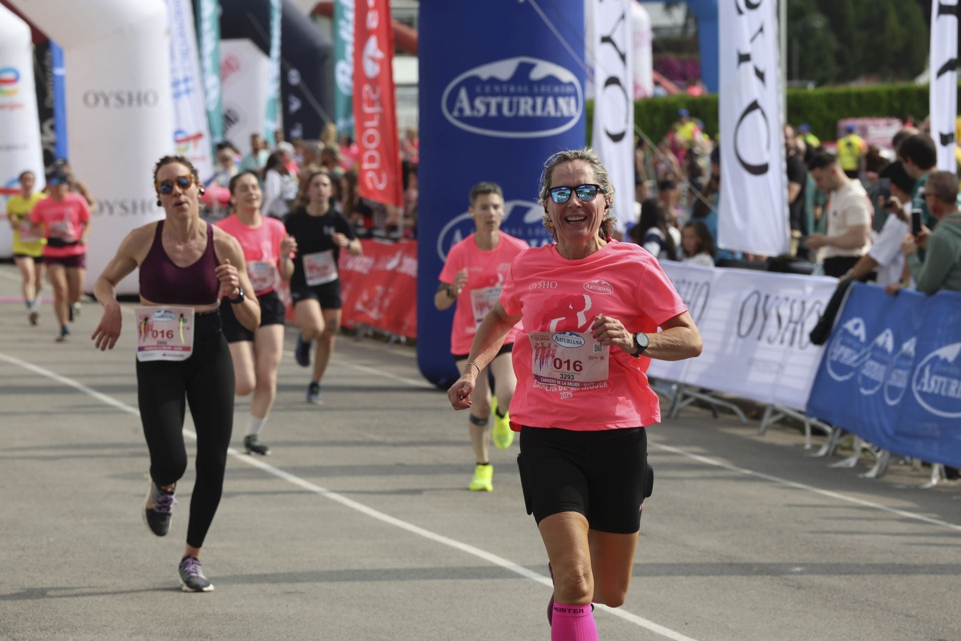 Carrera de la Mujer | Imparable marea rosa en Gijón