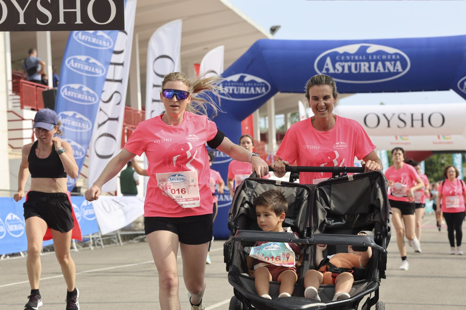 Carrera de la Mujer | Imparable marea rosa en Gijón