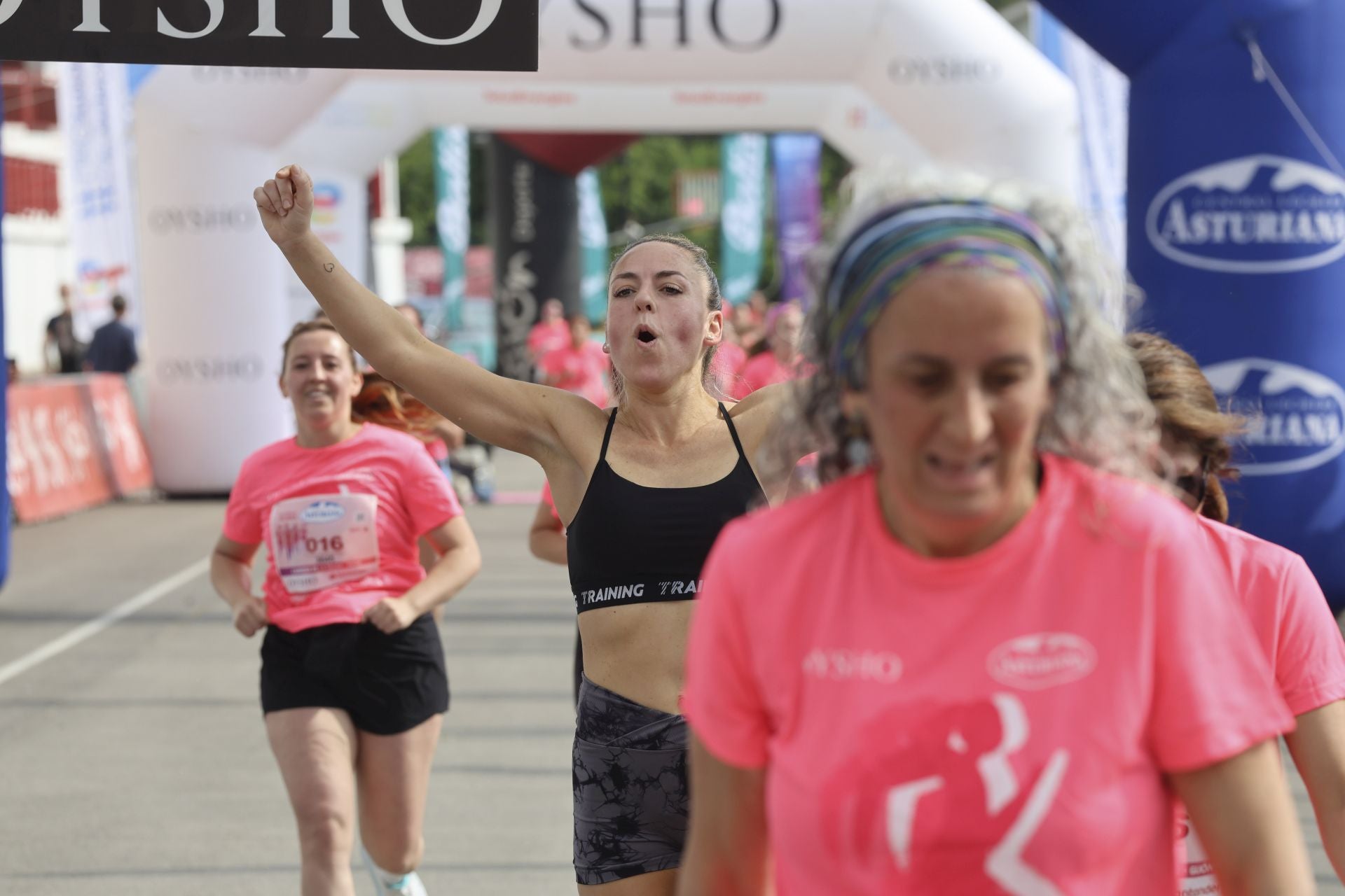 Carrera de la Mujer | Imparable marea rosa en Gijón