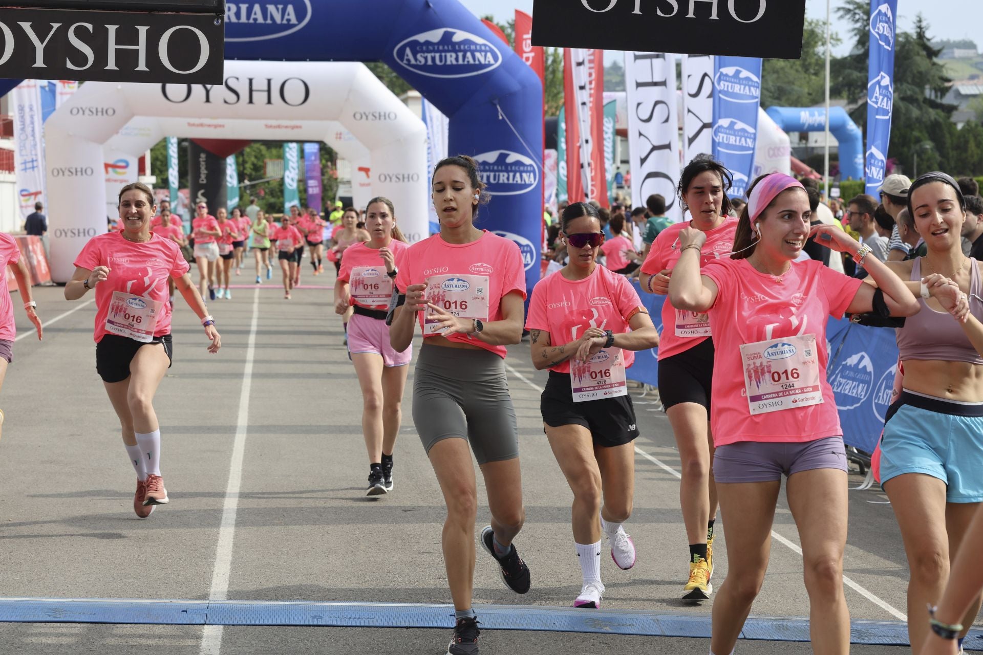 Carrera de la Mujer | Imparable marea rosa en Gijón